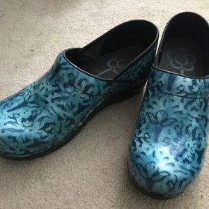 Sanita size 38/US size 7-7.5 clog